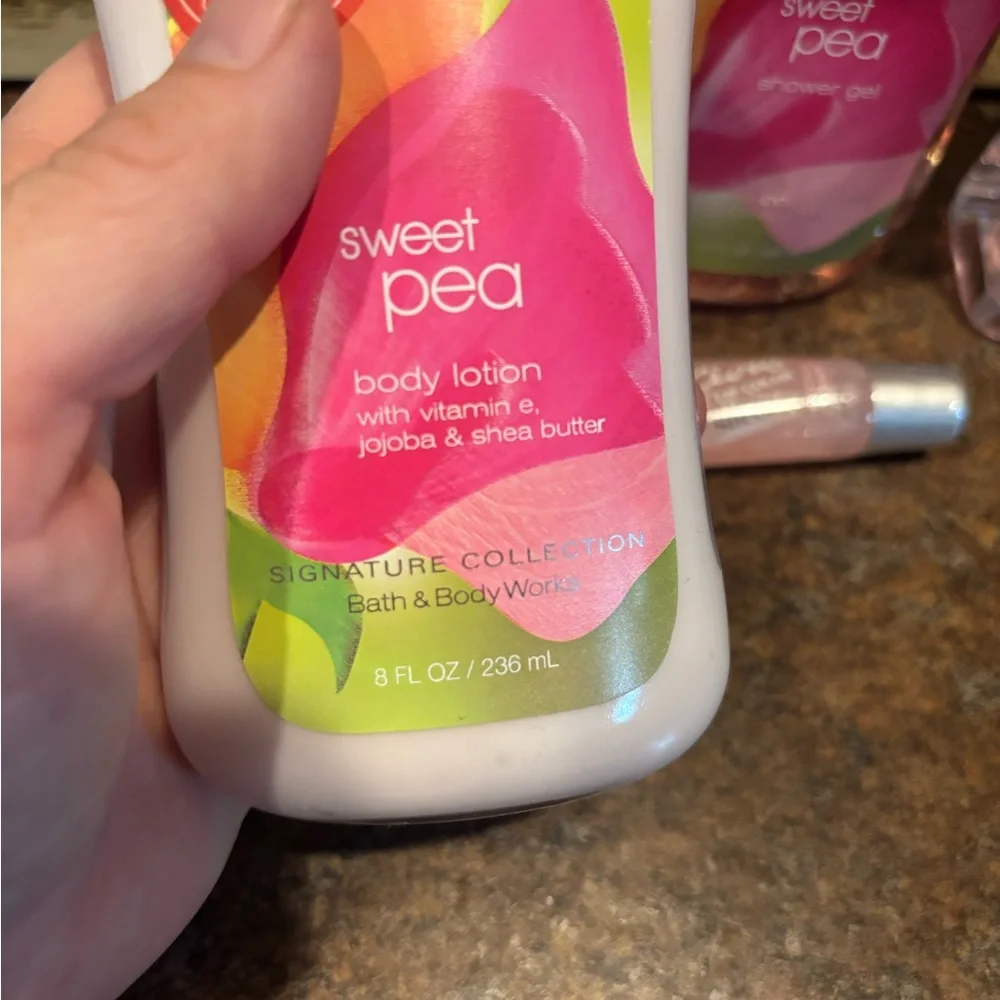 Bath & Body Works Sweet Pea Body set